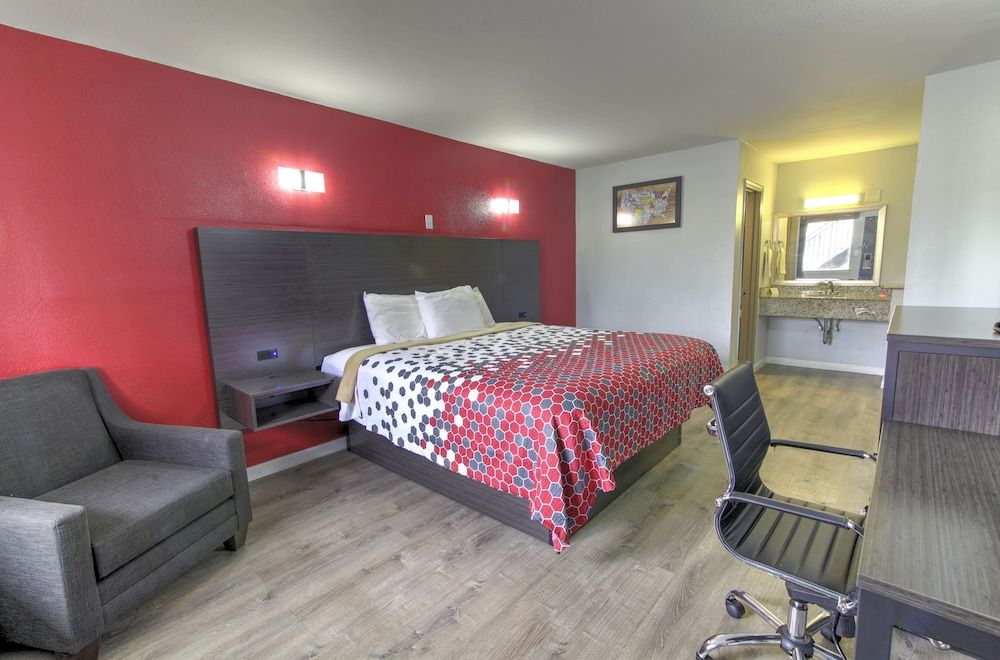 Standard Room, 1 King Bed, Smoking