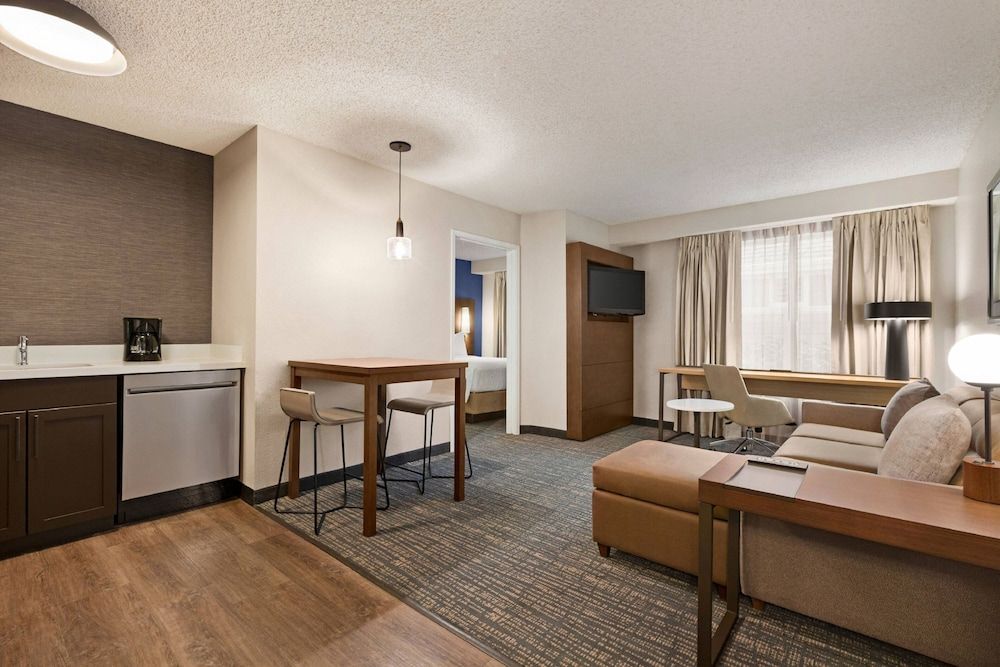 Suite, 1 Bedroom (Mobility/Hearing Accessible, Tub)
