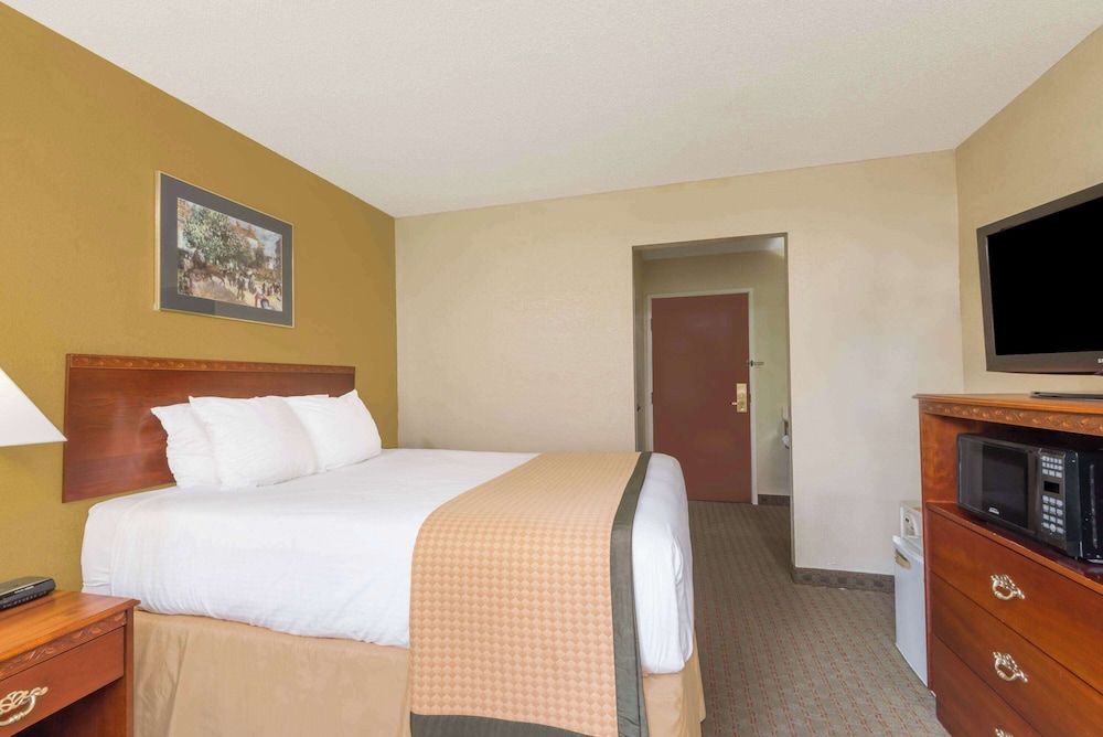Standard Room, 1 Queen Bed, Non Smoking