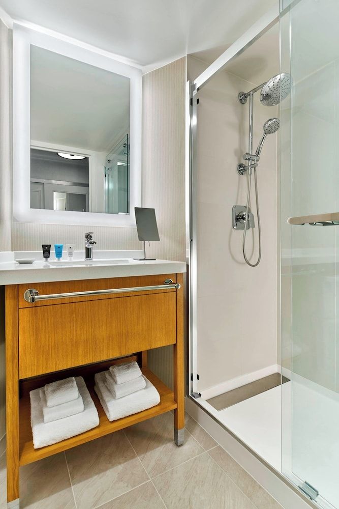 Room, 2 Double Beds, Non Smoking (Mobility/Hearing Access, Roll-In Shwr)
