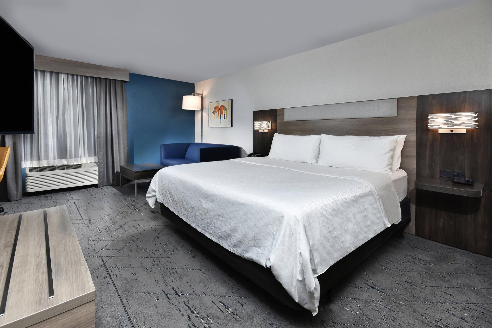 1 King Standard Extra Floor Space