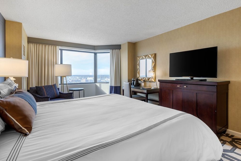 Deluxe Room, 1 King Bed, Accessible