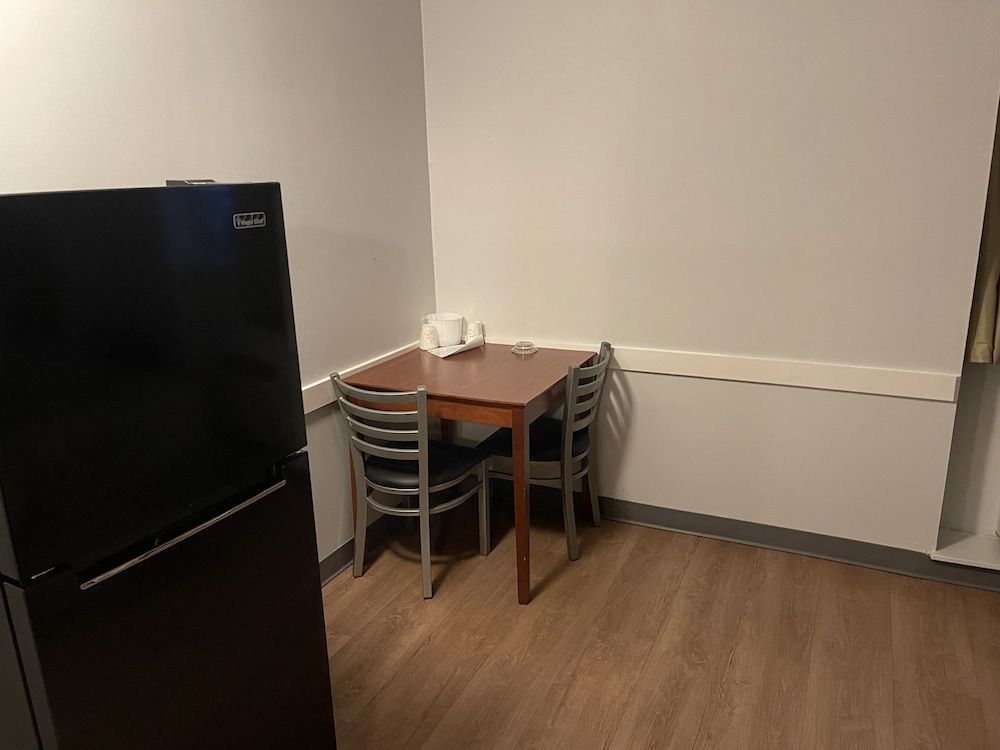 Deluxe Room, 1 Queen Bed, Smoking, Kitchenette