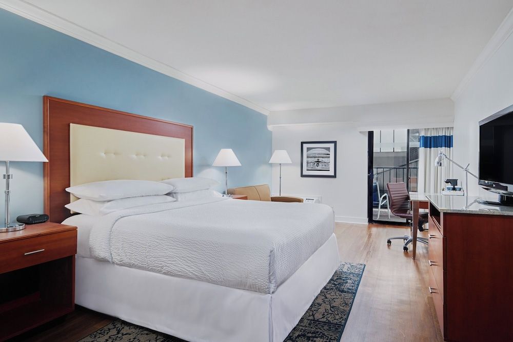 Room, 1 King Bed, Non Smoking (Mobility Accessible, Tub)