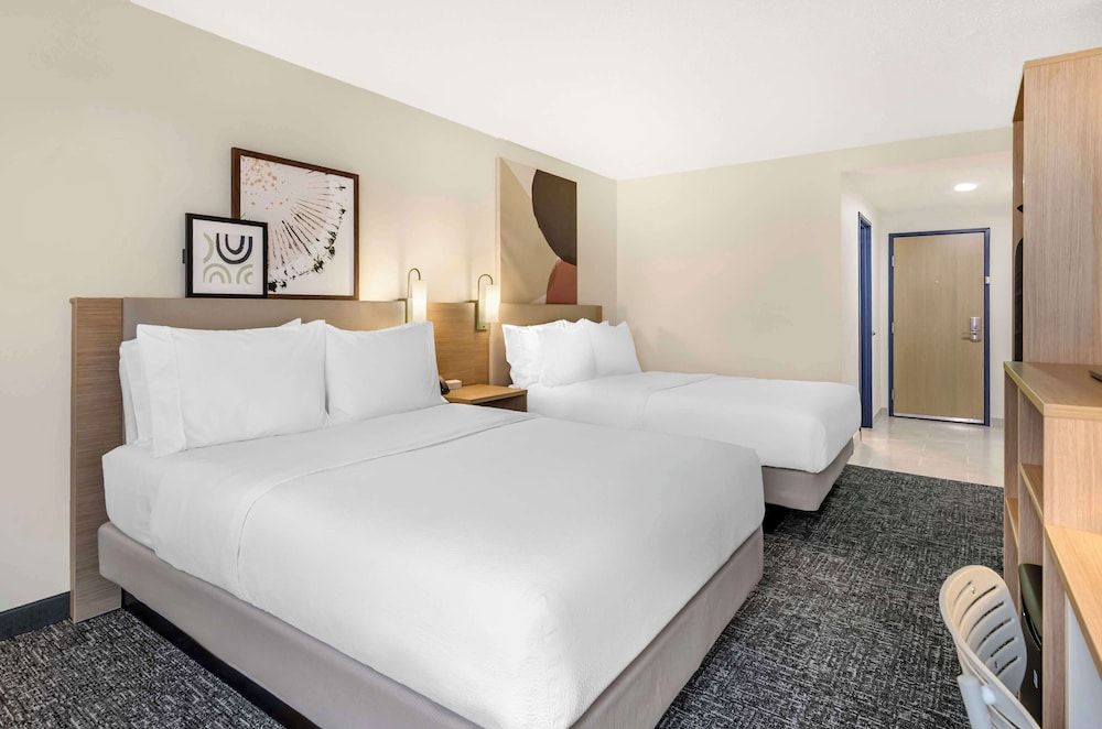 Room, 2 Queen Beds, Accessible, Bathtub (Mobility)
