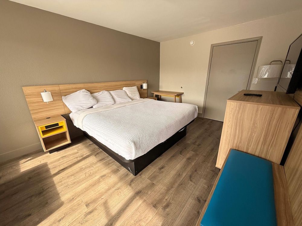 Room, 1 King Bed, Mobility Accessible, Non Smoking