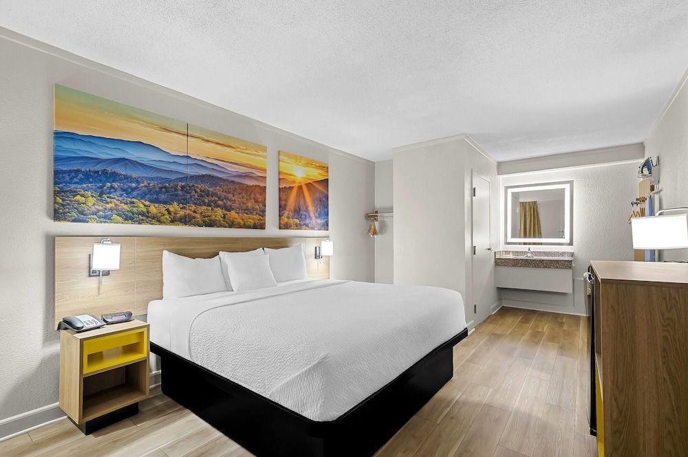 Standard Room, 1 King Bed, Accessible, Non Smoking