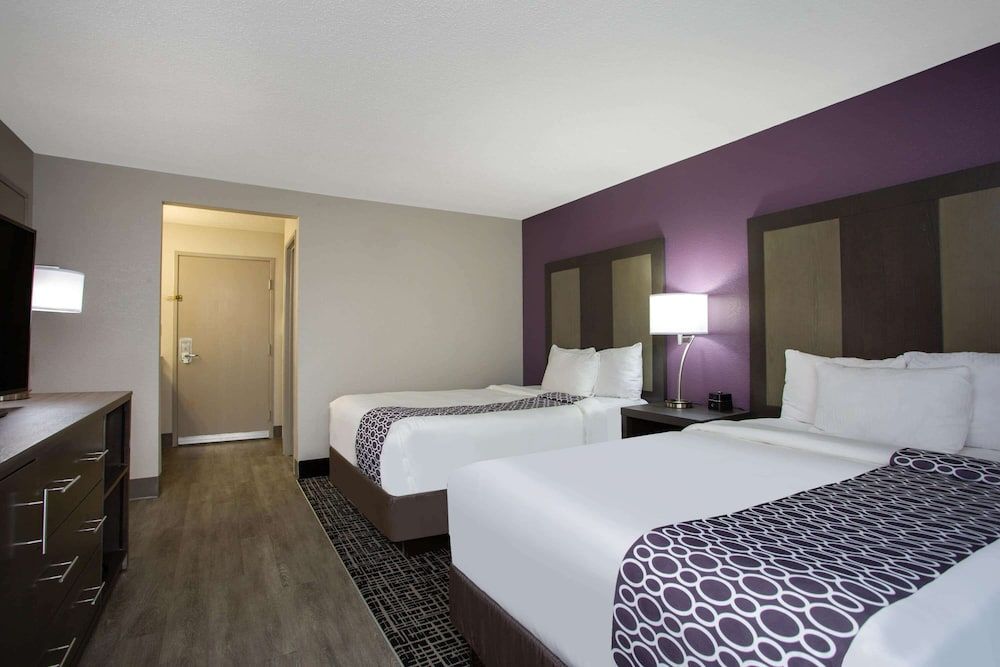 Room, 2 Double Beds, Non Smoking, Mountain View
