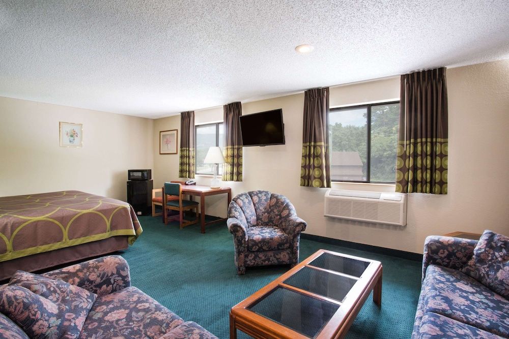 Deluxe Studio Suite, 1 King Bed, Non Smoking
