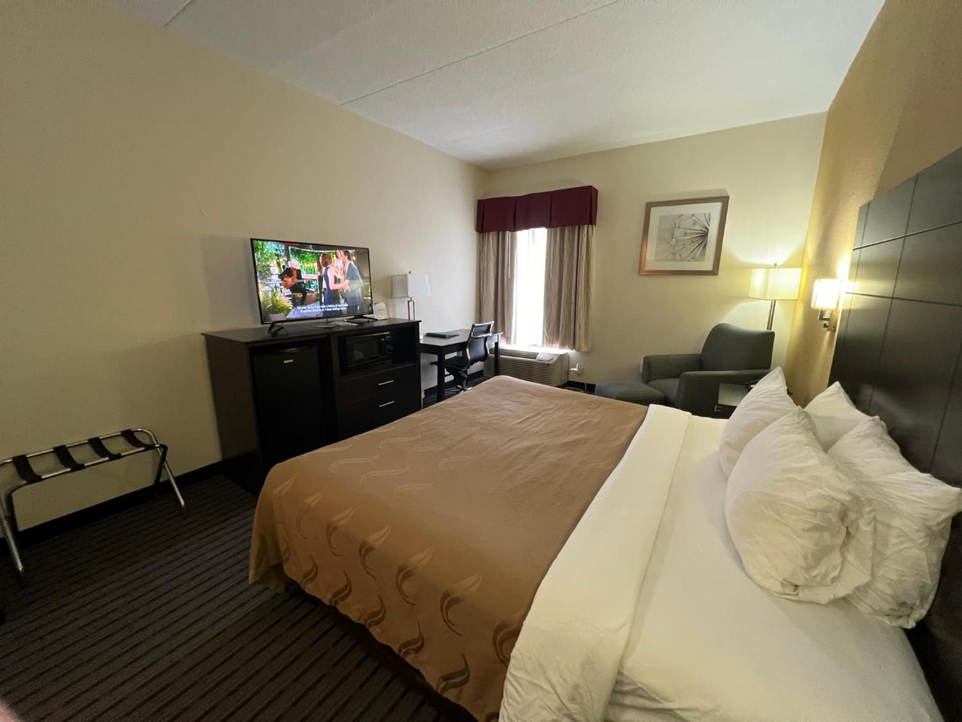 1 King Bed, Nonsmoking