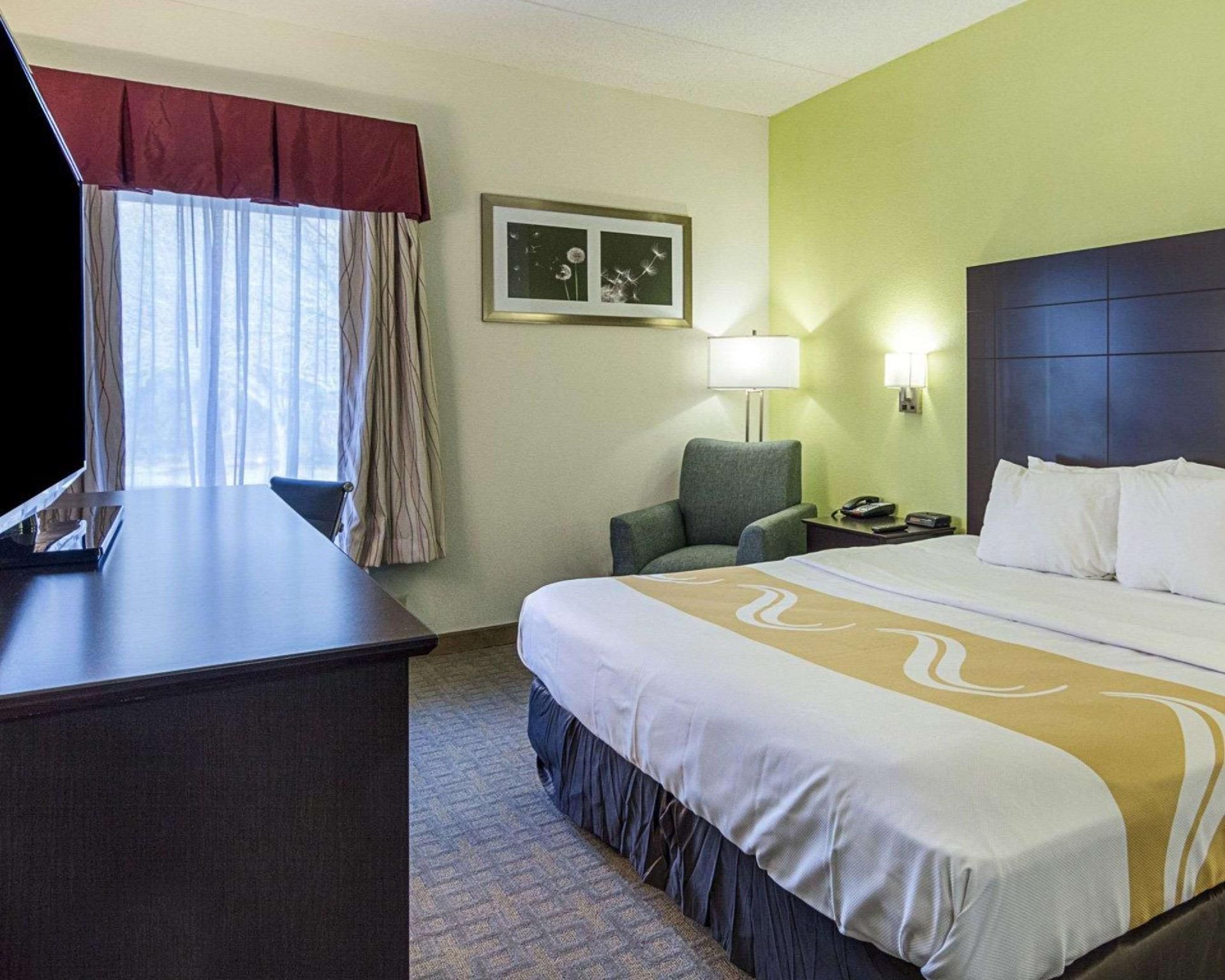 1 King Bed, Nonsmoking, Accessible