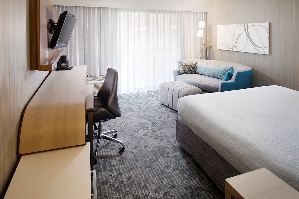 Room, 1 King Bed (Mobility Accessible, Roll-In Shower)