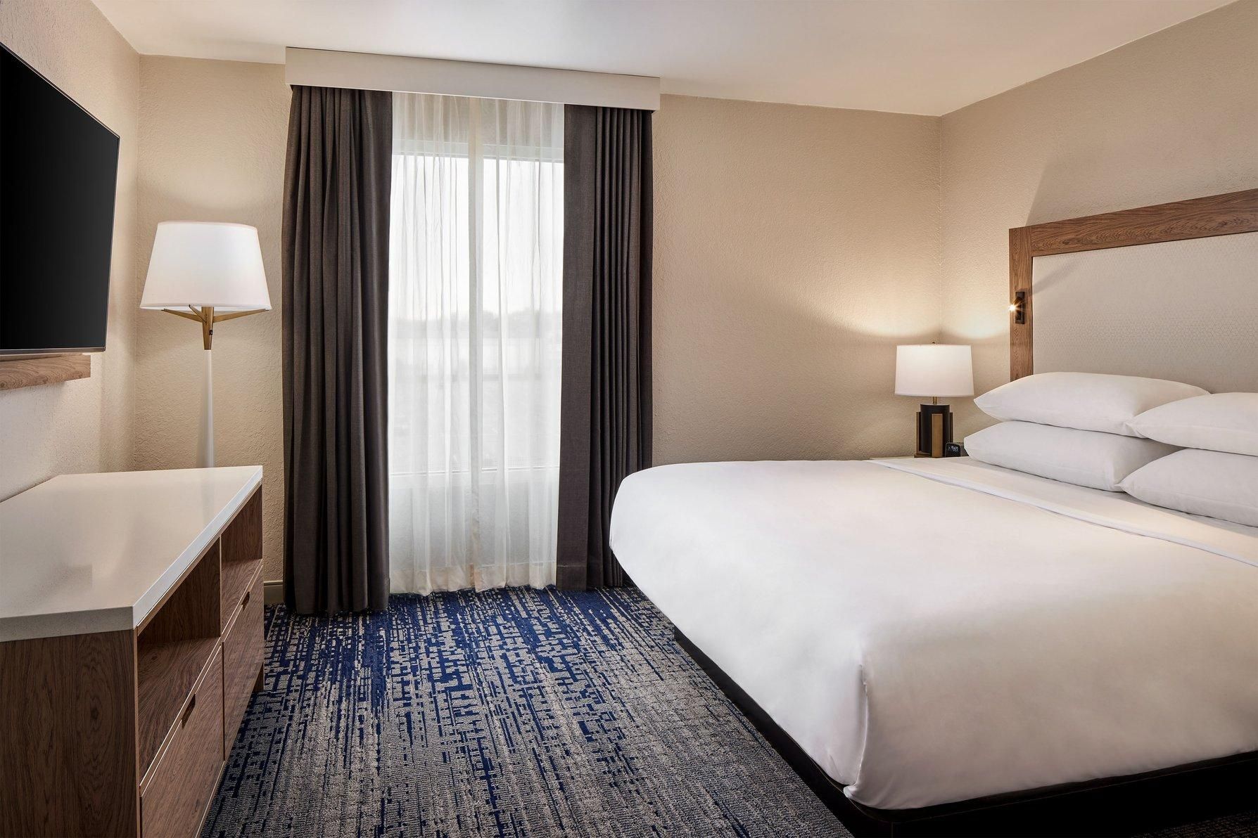 Club lounge access, Guest room, 1 King, Sofa bed
