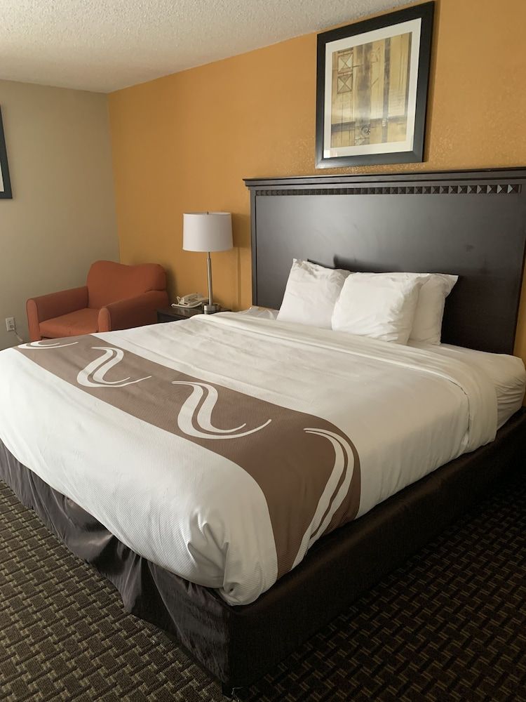 Suite, 1 King Bed with Sofa bed, Non Smoking