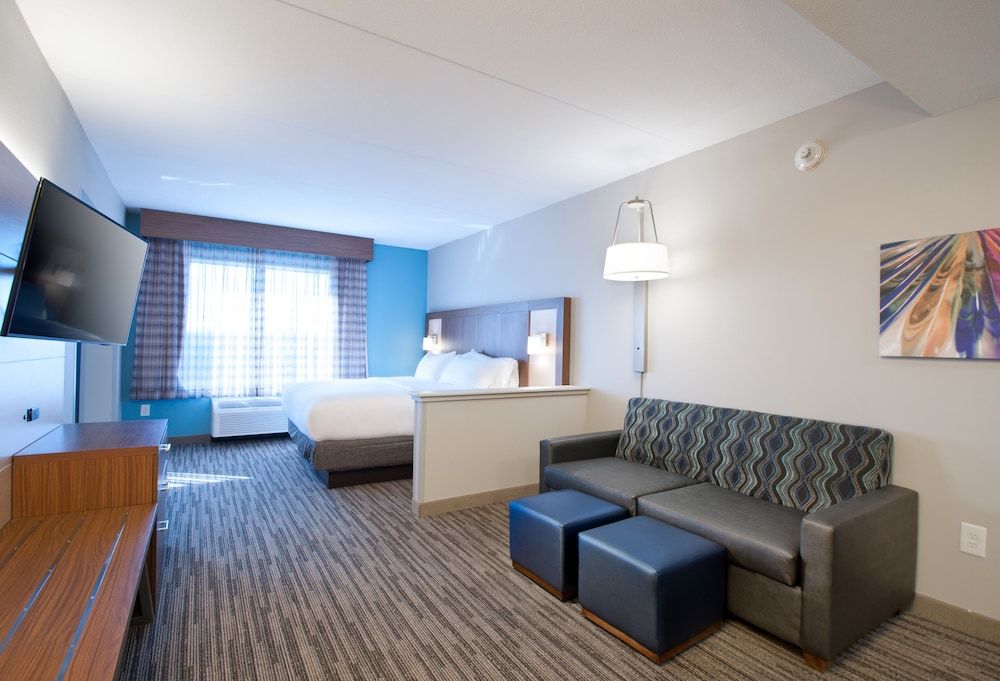 Suite, 1 King Bed, Accessible (Communications, Accessible Tub)