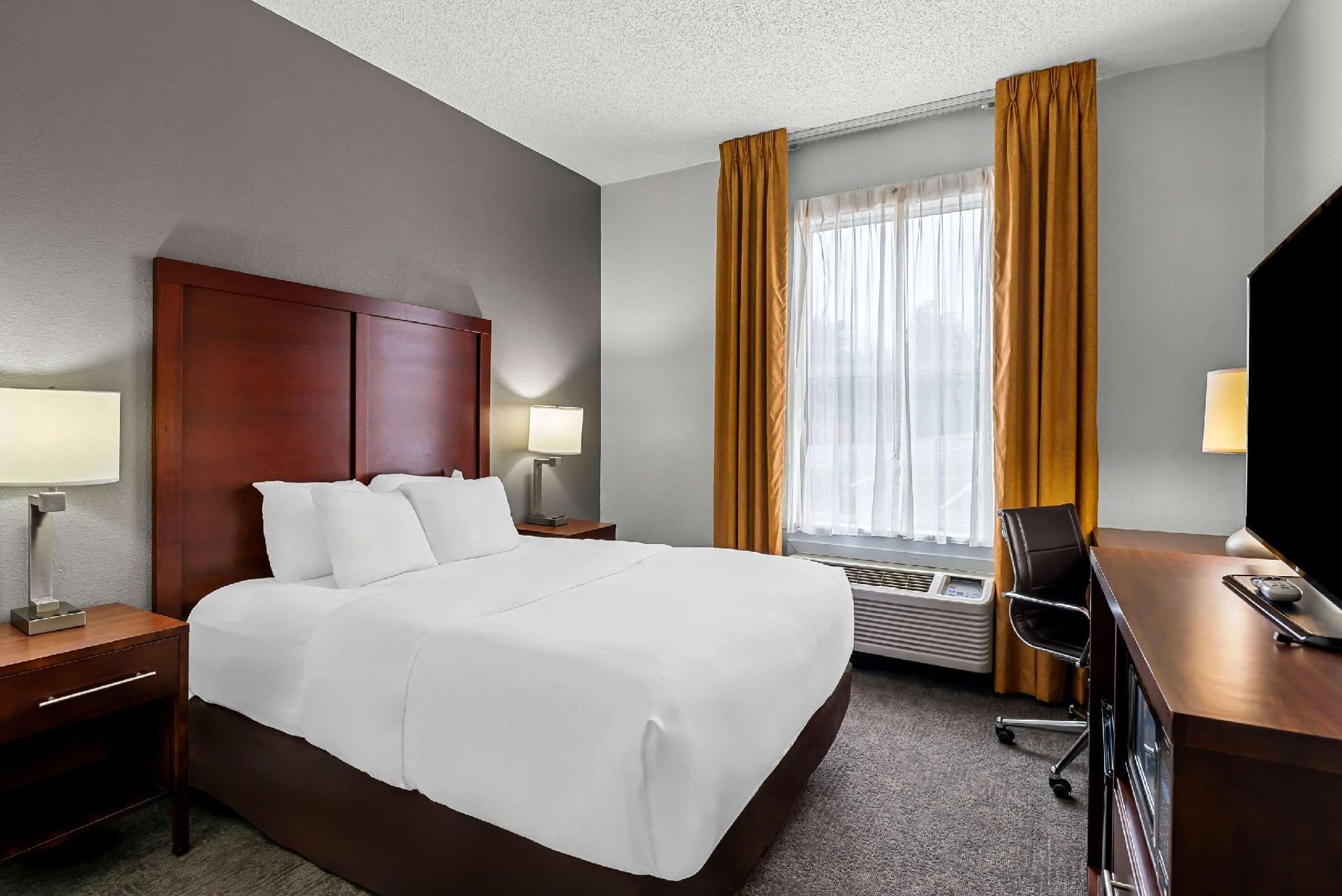 1 Queen Bed, Nonsmoking, Accessible