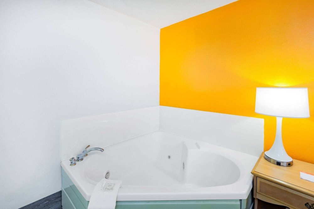 Suite, 1 King Bed, Smoking