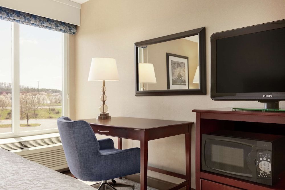 Hampton Inn Dulles - Cascades Room, 2 Double Beds, Accessible, Non Smoking (Roll-In Shower, Mobility & Hearing) 7