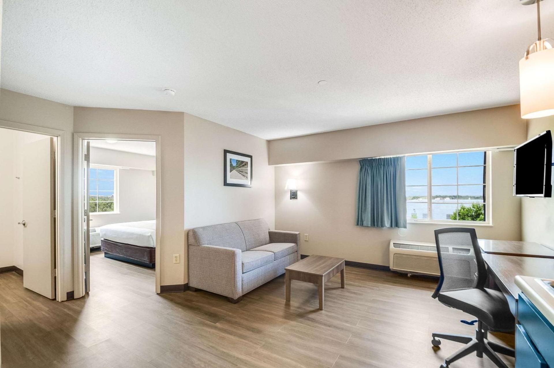 1 Queen Bed, Efficiency, Nonsmoking