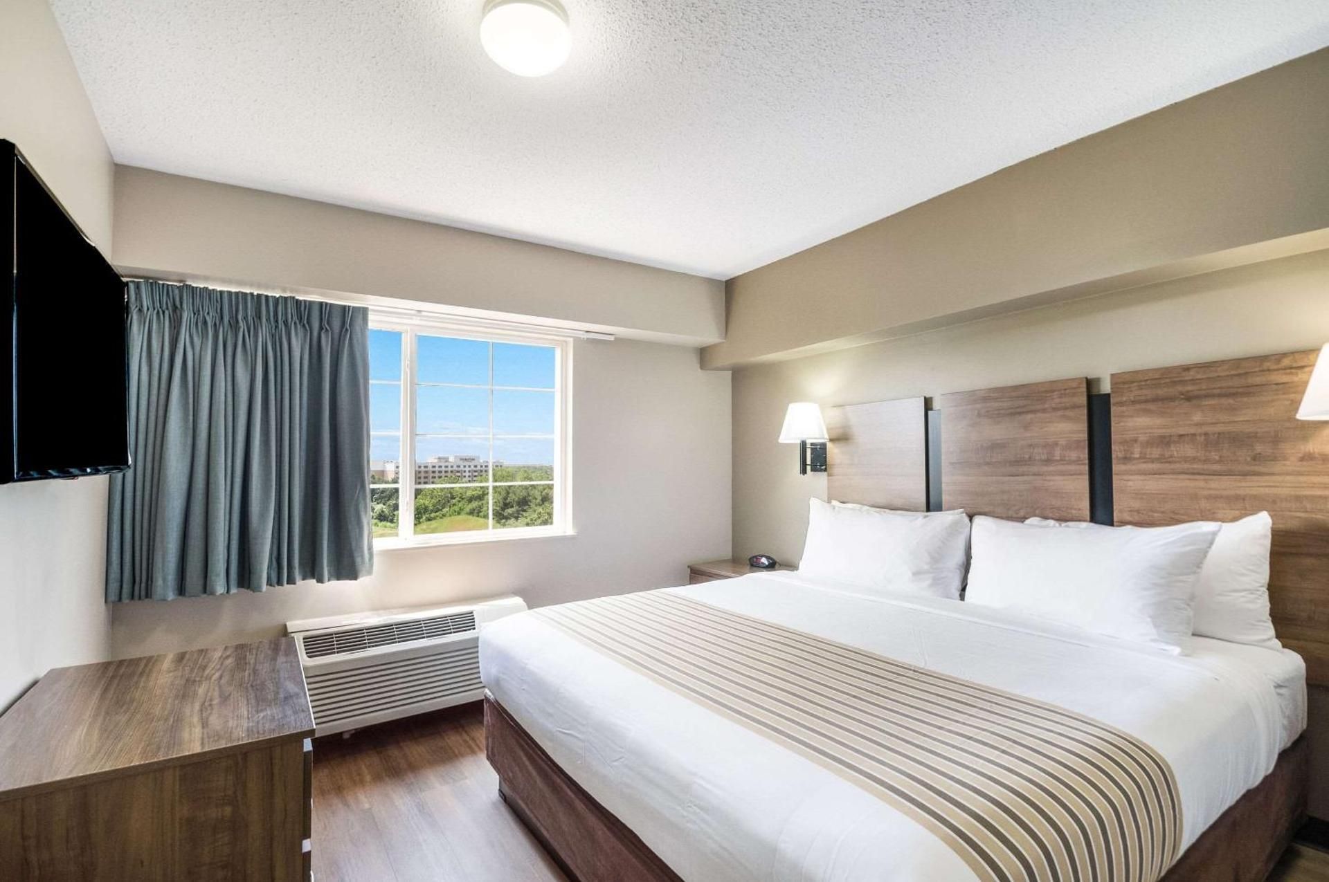 1 King Bed, Efficiency, Nonsmoking