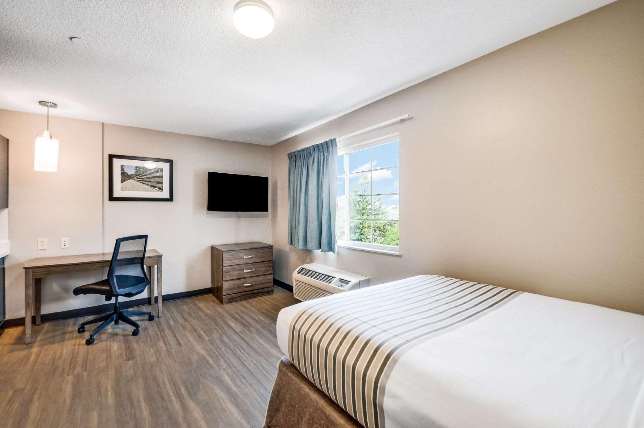 Suburban Studios Sterling - Washington Dulles 1 Queen Bed, Efficiency, Nonsmoking 5