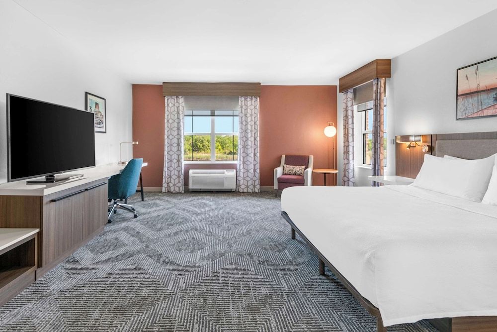 Room, 1 King Bed, Accessible (Roll-In Shower)