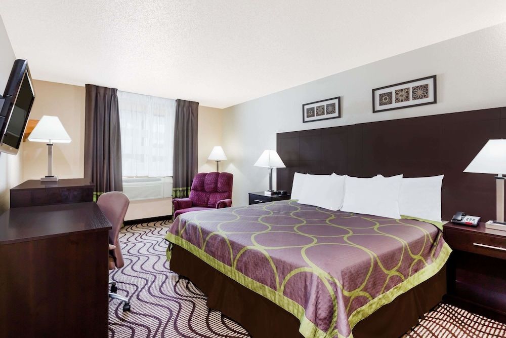 Suite, 1 King Bed, Microwave