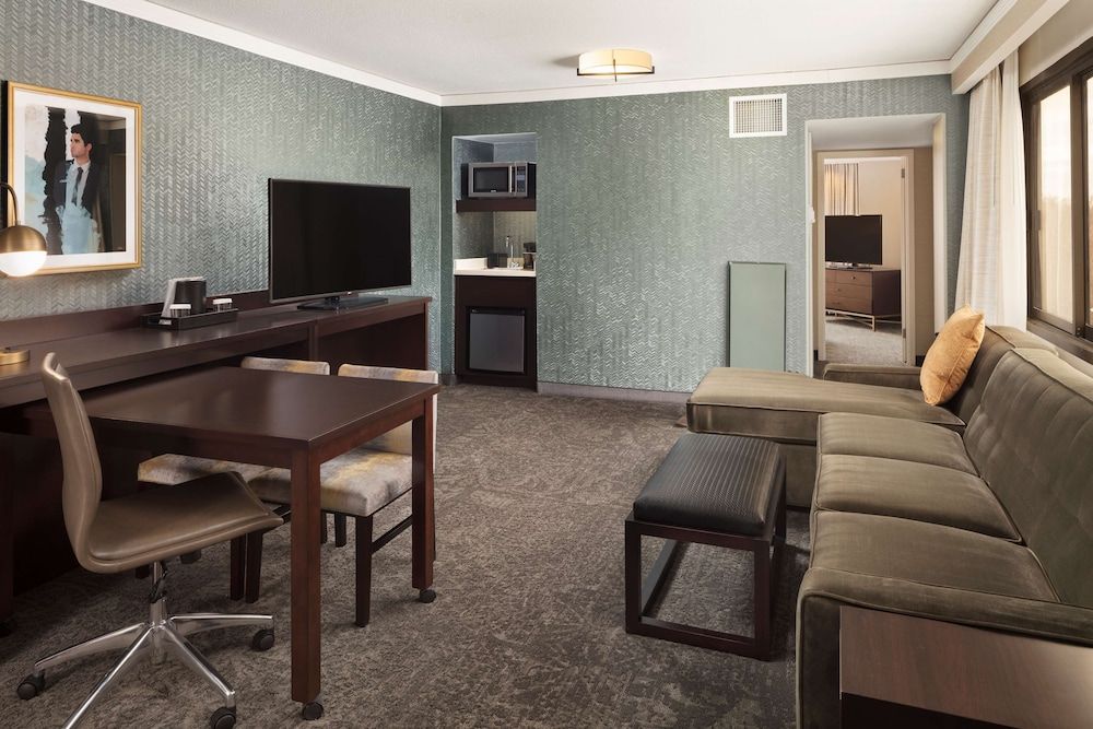 undefined Embassy Suites by Hilton Tysons Corner 10