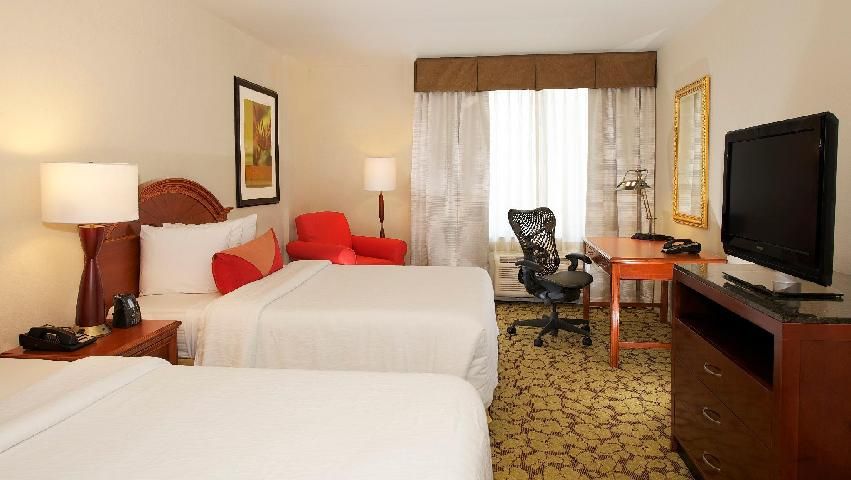2 Queen Mobility Accessible W/bathtub