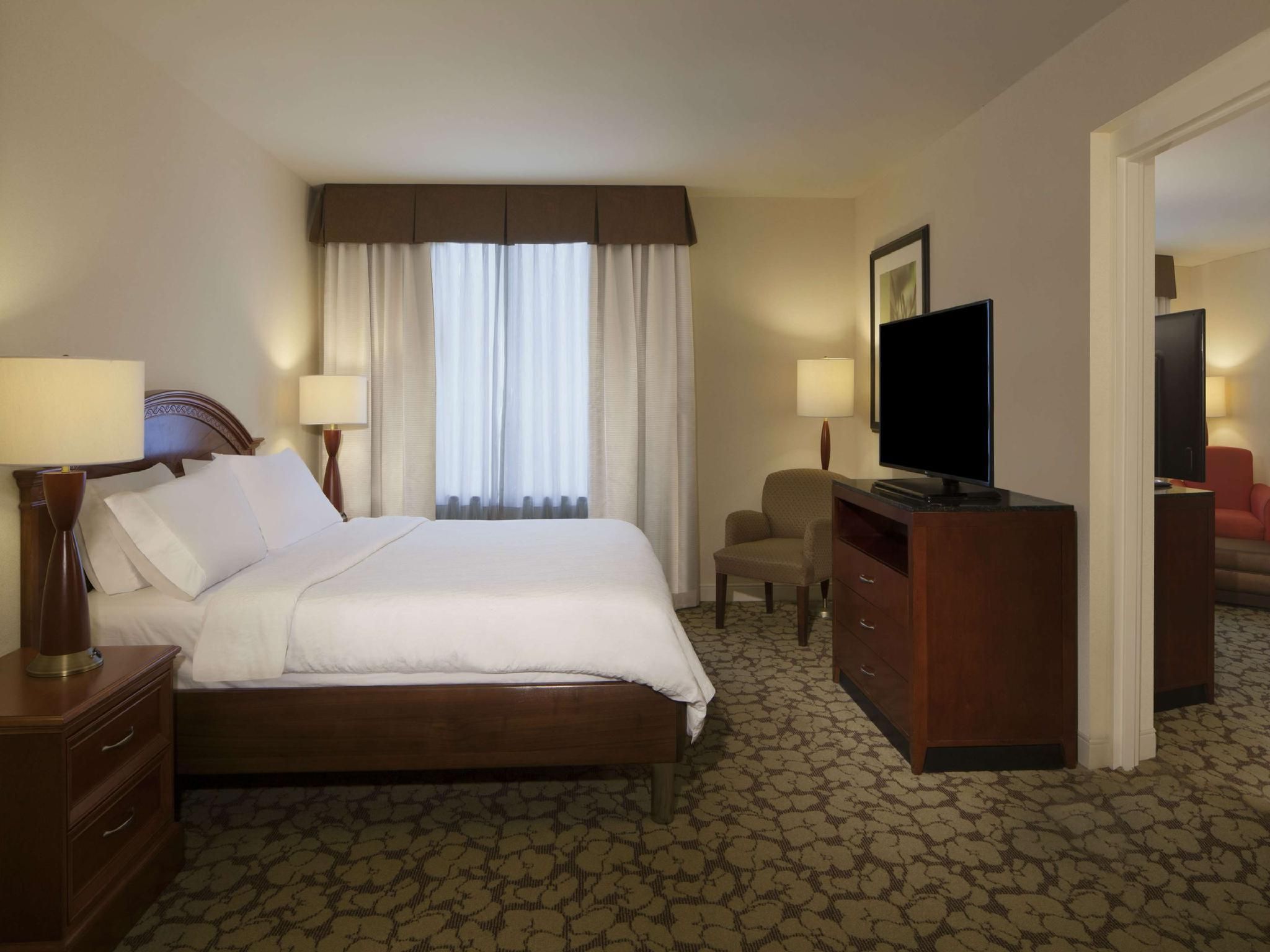 1 KING BED 1 BEDROOM SUITE WITH SOFABED