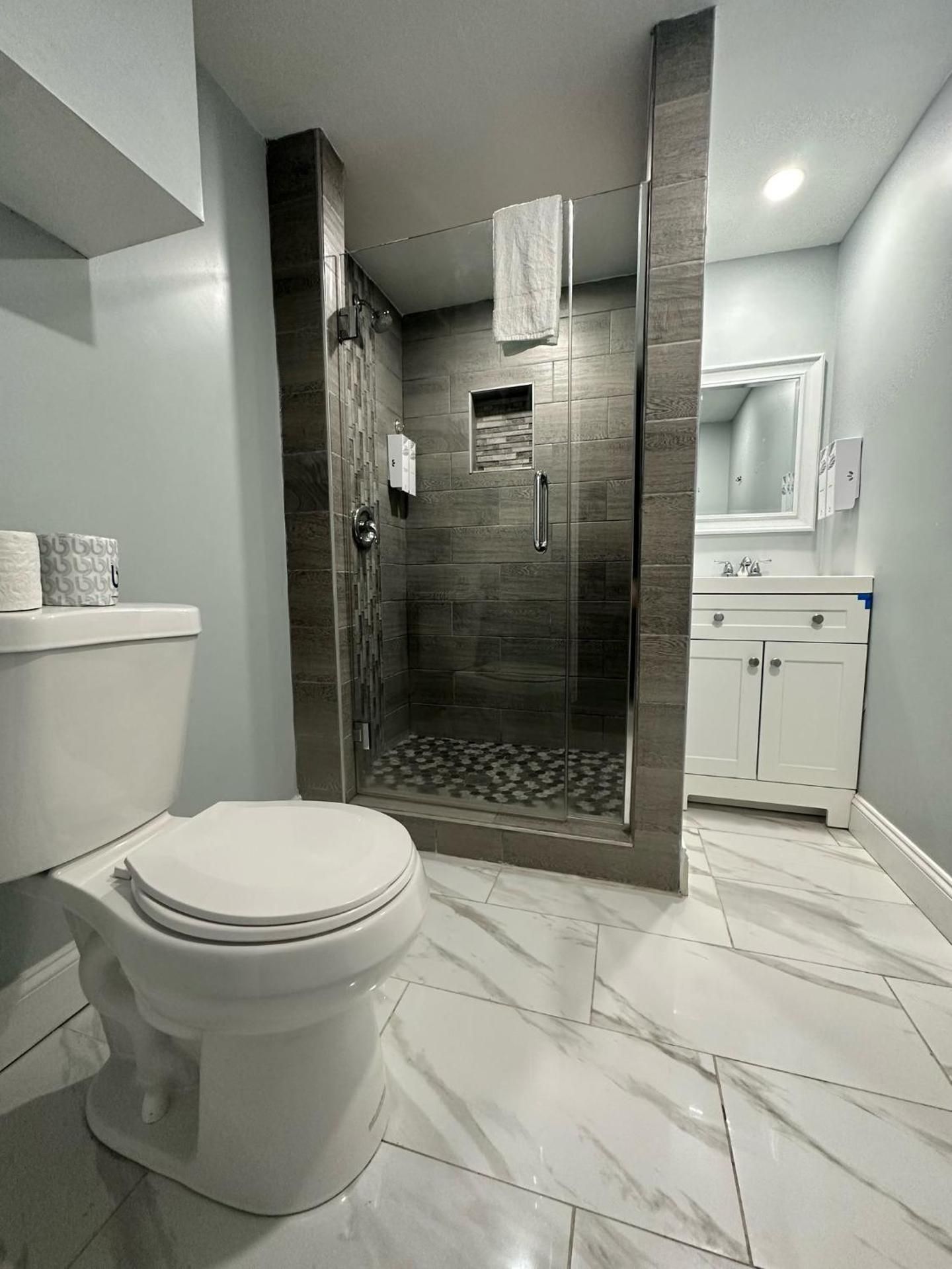 Suite 2 Full Beds with Kitchen Smoke Free