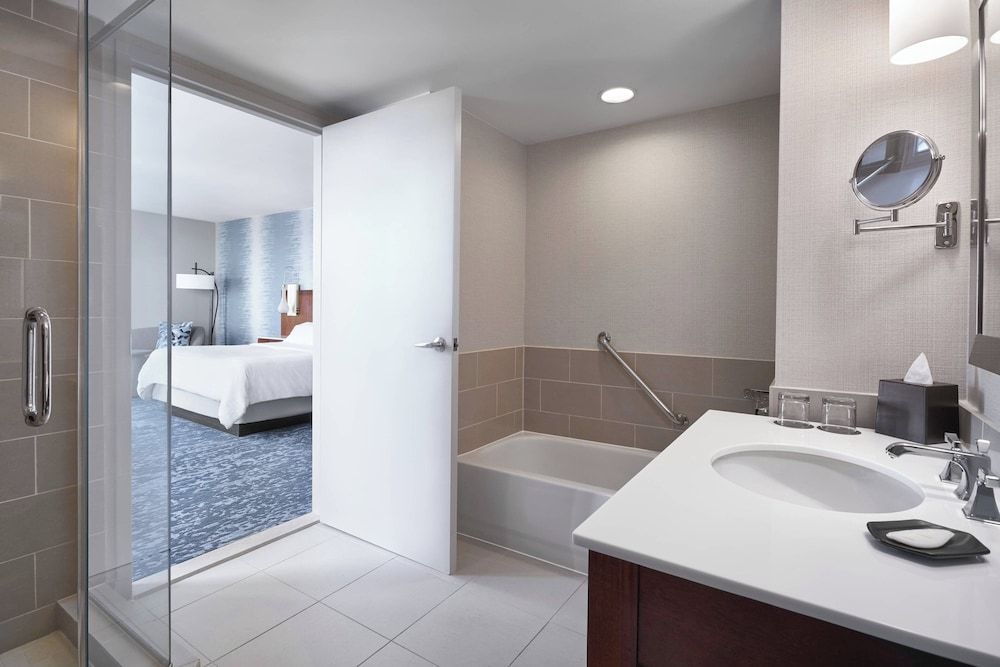 Room, 1 King Bed, Corner