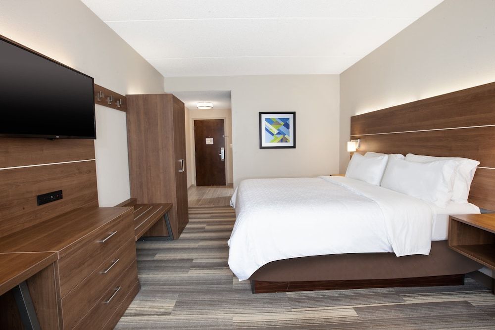 Standard Room, 1 King Bed, Refrigerator