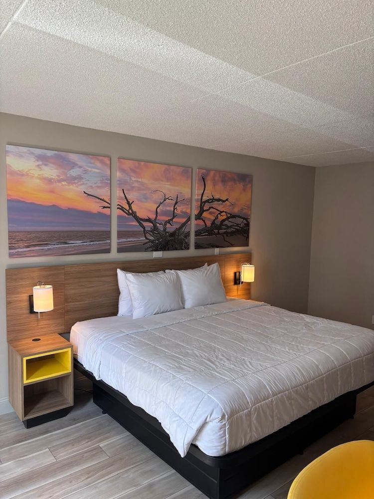 Room, 1 King Bed, Mobility Accessible, Non Smoking (Bathtub W/grab Bars)