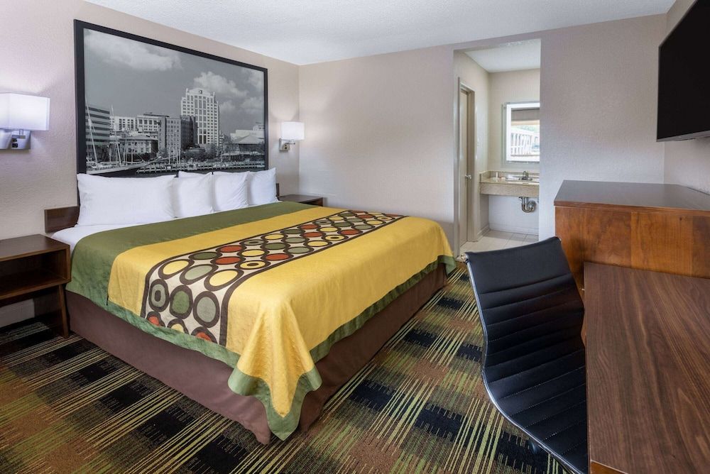 Standard Room, 1 King Bed