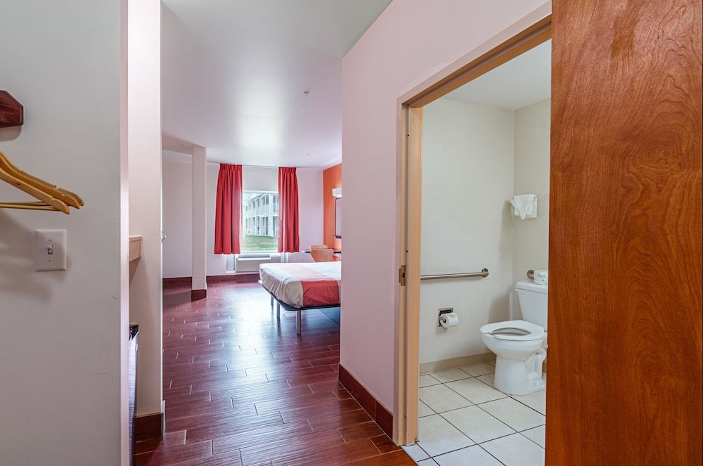 Deluxe Room, 1 King Bed, Accessible, Non Smoking