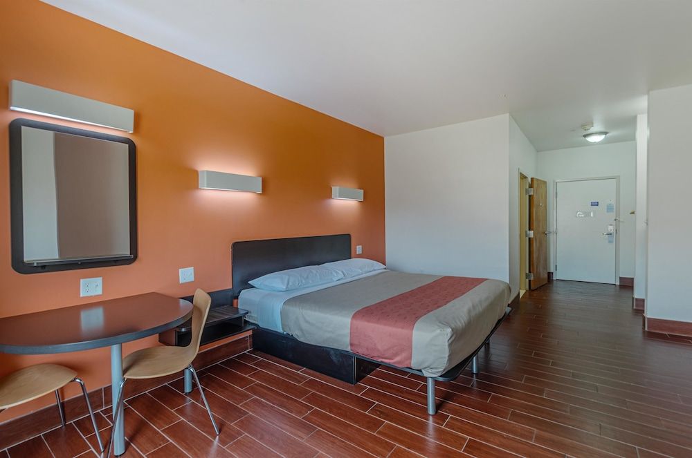 Deluxe Room, 1 Double Bed, Non Smoking, Refrigerator & Microwave