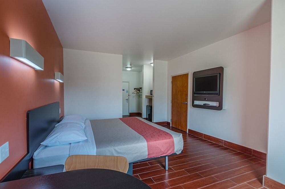 Deluxe Room, 1 Double Bed, Non Smoking, Refrigerator & Microwave