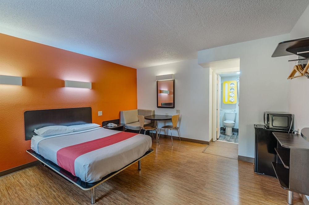 Deluxe Room, 1 Double Bed, Smoking, Refrigerator & Microwave