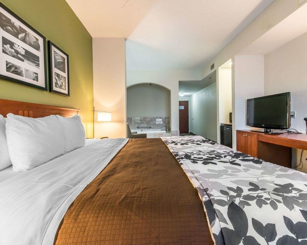 Standard Room, 1 King Bed, Hot Tub