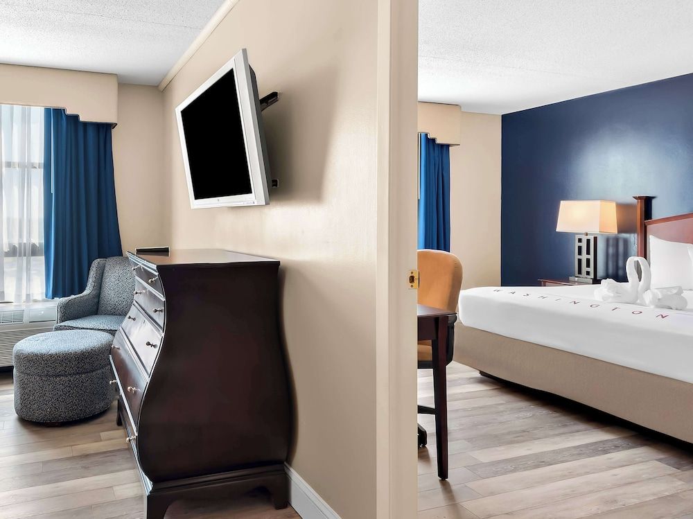 Best Western Potomac Mills Suite, 1 King Bed, Non Smoking 3