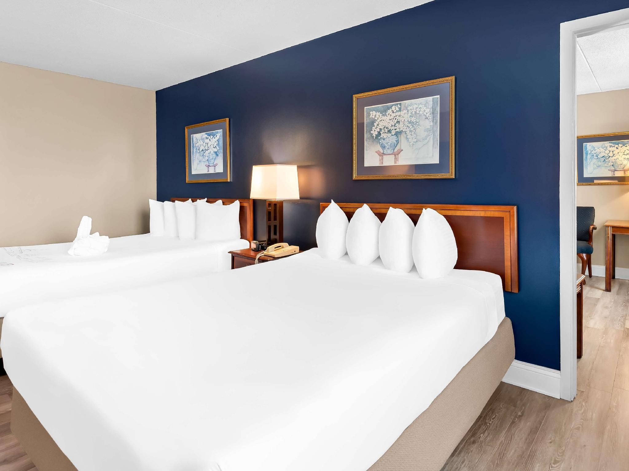 Suite - 2 Queen Beds, Nonsmoking, Larger Room, 2 Bathrooms