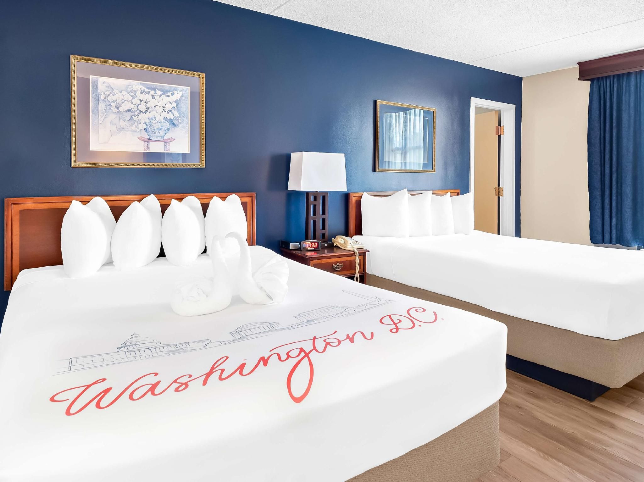 Suite - 2 Queen Beds, Nonsmoking, Larger Room, 2 Bathrooms