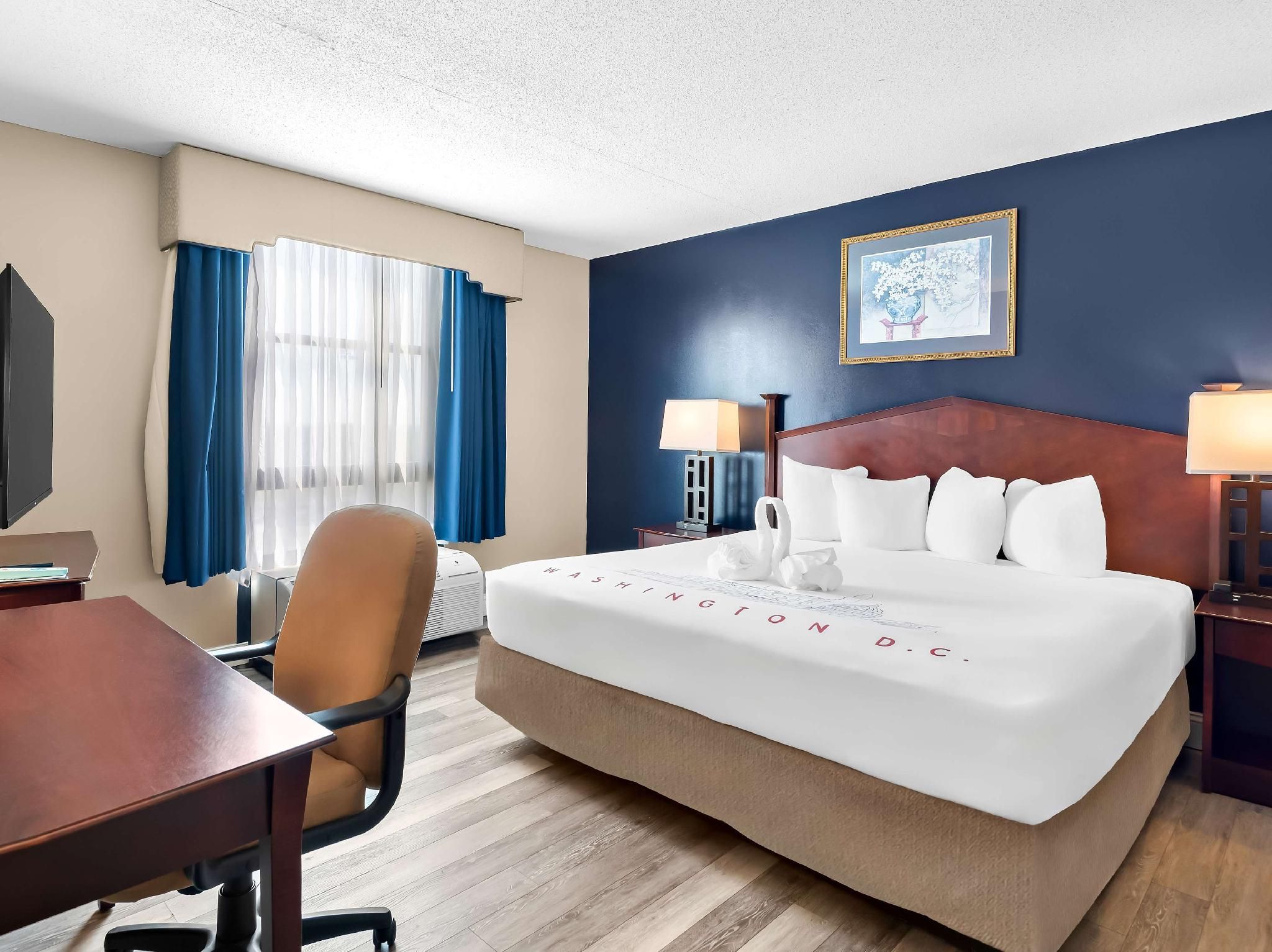Suite - 1 King Bed, Nonsmoking, 2 Rooms