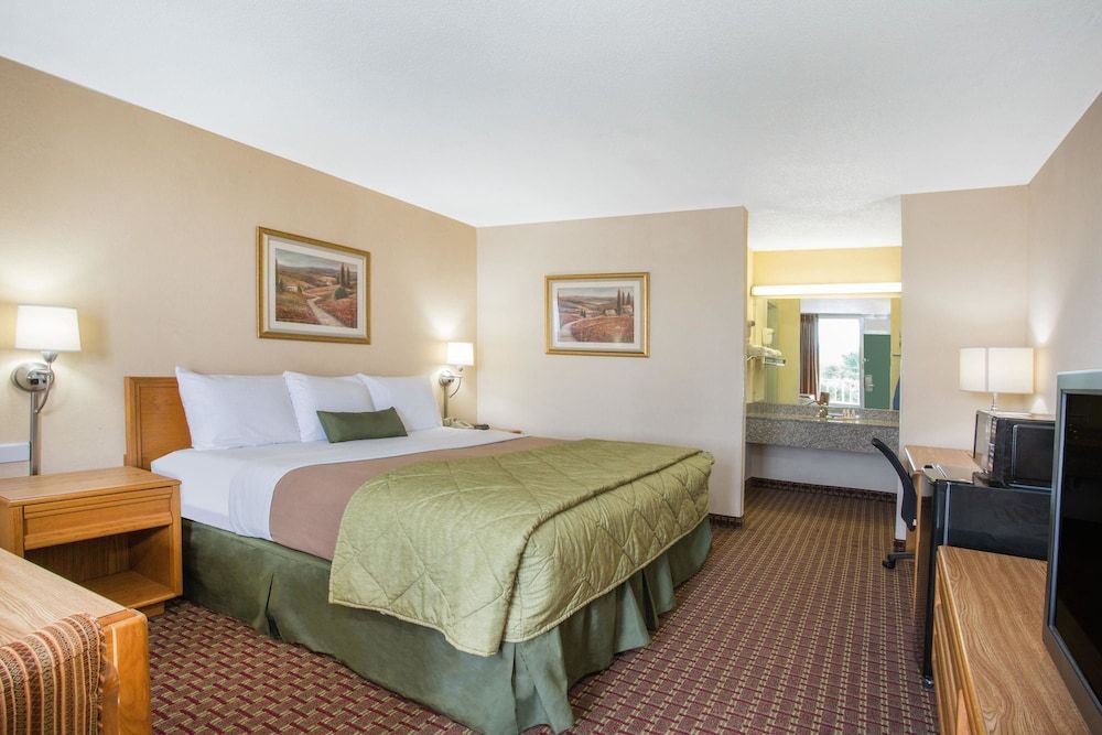 Standard Room, 1 King Bed, Smoking