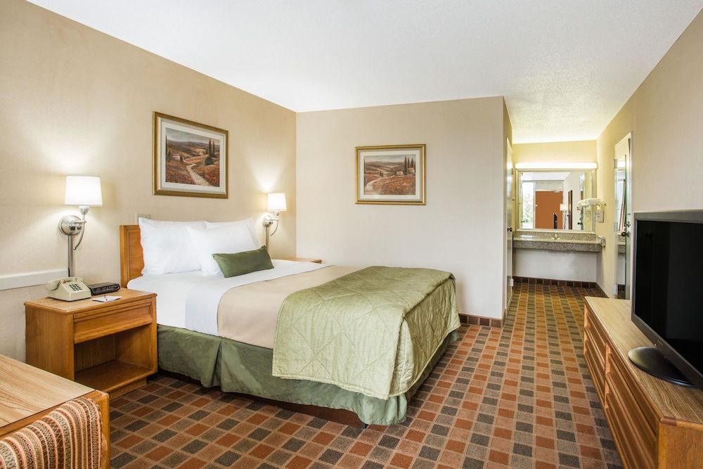 Standard Room, 1 Queen Bed, Accessible