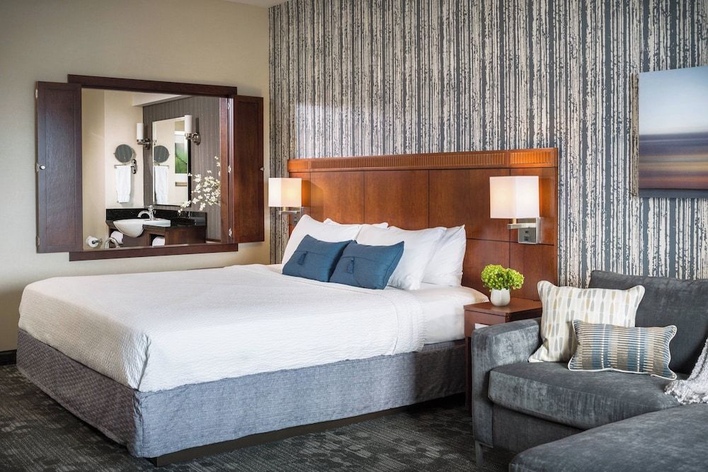 Room, 1 King Bed with Sofa bed, Non Smoking
