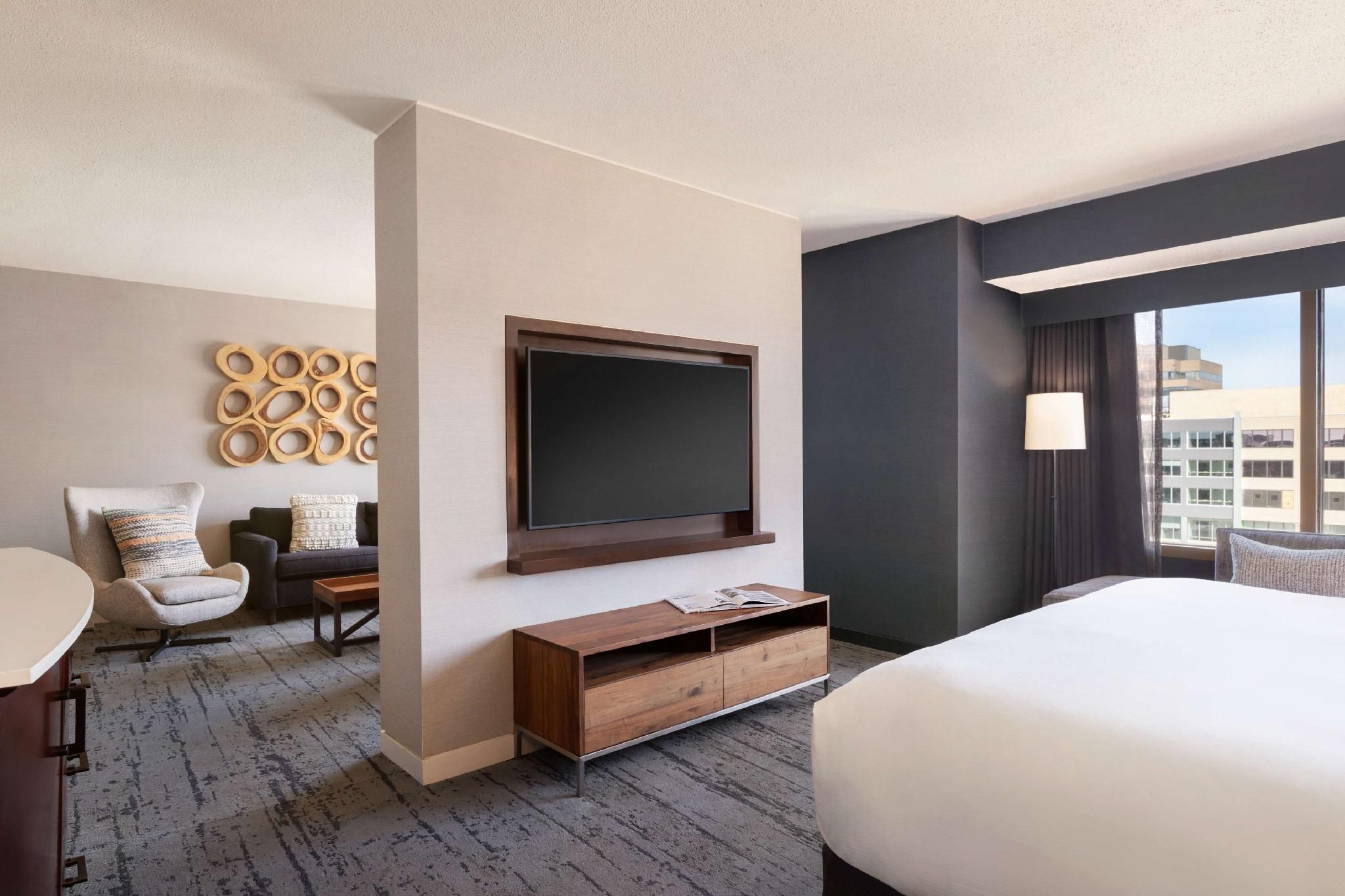 1 KING ETHAN ALLEN SUITE