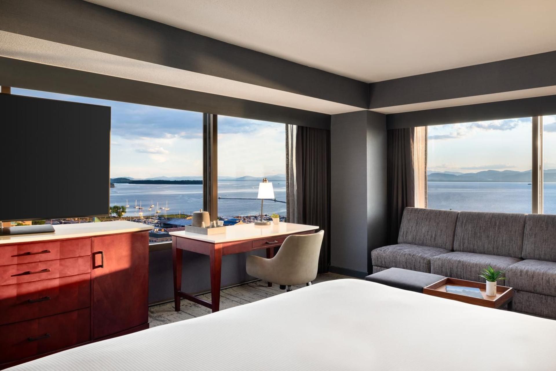 1 King Bed Panoramic Lake View
