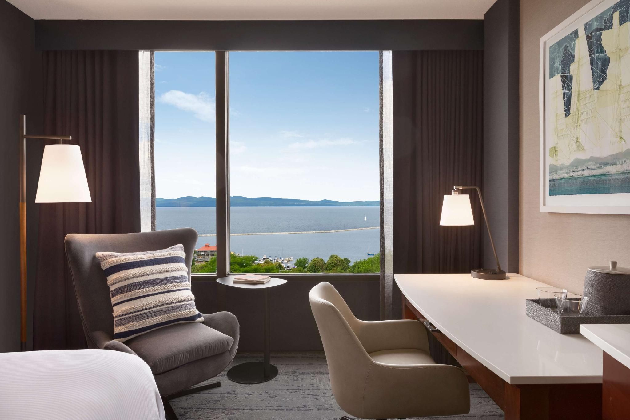 1 King Premium Lake View